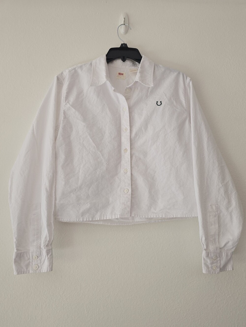 Levi's White Cropped Button-Front Women's Shirt With Green Horseshoe